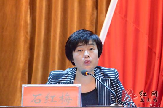 龙山县县委书记彭正刚结合"中国梦,龙山梦,我的梦"和该县经济社会发展