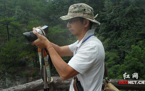 黄石寨的奇峰异石吸引了台湾摄影记者的镜头。