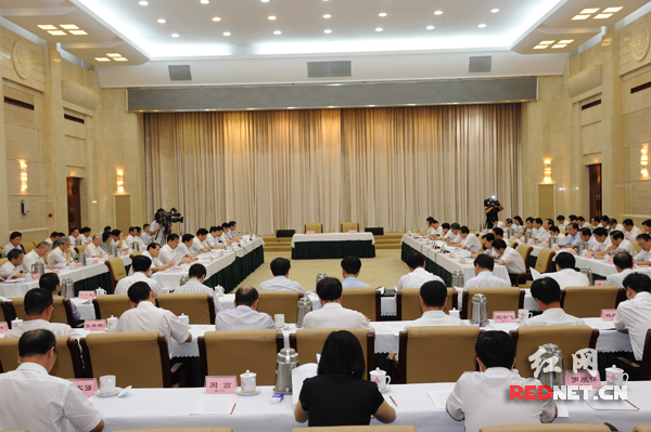 8月20日，广东、湖南两省在长沙举行合作交流座谈会，签署《湖南省人民政府广东省人民政府关于进一步深化合作的会谈纪要》。