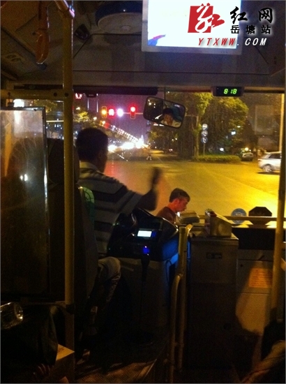 开车遇酒后“碰瓷党” 110巡防员一看便识破