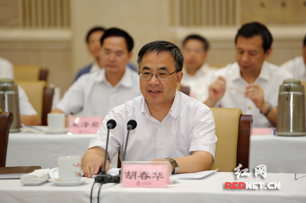 中共中央政治局委员、广东省委书记胡春华出席并讲话。