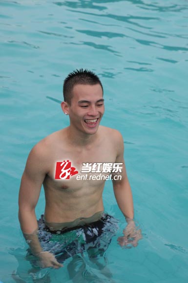欧豪上游泳课