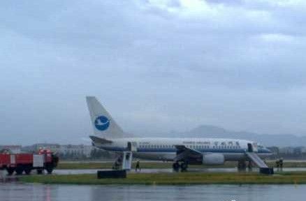 福州机场厦航航班降落发火警全机撤离(图)