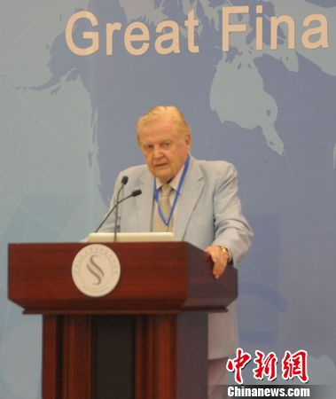 诺贝尔经济学奖获得者,美国哥伦比亚大学教授罗伯特·蒙代尔