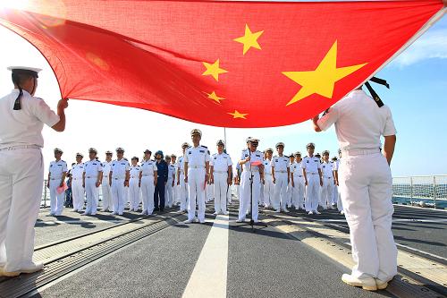 我海军舰艇编队穿越大隅海峡进入太平洋