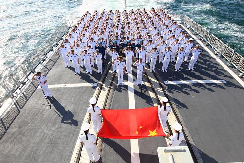 我海军舰艇编队穿越大隅海峡进入太平洋