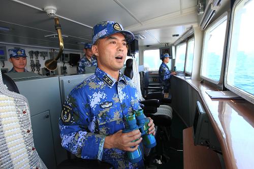 我海军舰艇编队穿越大隅海峡进入太平洋