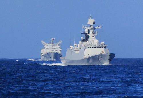 我海军舰艇编队穿越大隅海峡进入太平洋