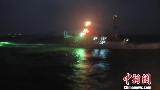山东一货轮浙江玉环水域沉没 落水8人全部获救