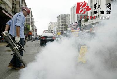 岳塘区公共区域除“四害”工作全面铺开