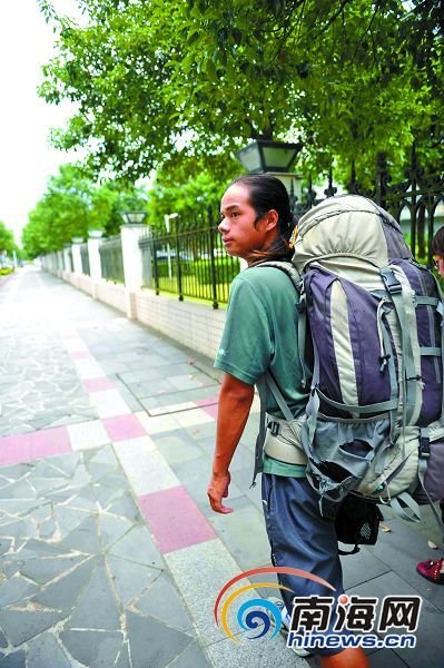 90后小伙带90元徒步走中国 途中打零工凑旅费
