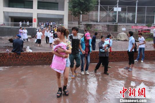 云南彝良发生山体滑坡受威胁民众已全部转移