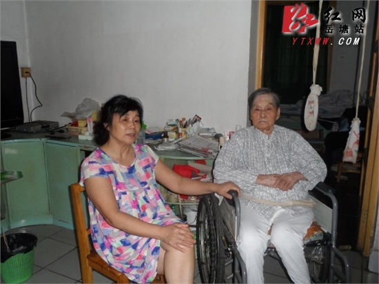 好儿媳刘明辉照顾瘫痪婆婆四年 她说婆婆就是亲妈