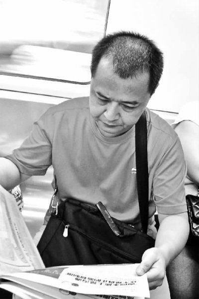 教师公开反对补课丢饭碗 至今仍靠家人资助