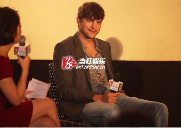 艾什顿-库彻在跨界论坛现场