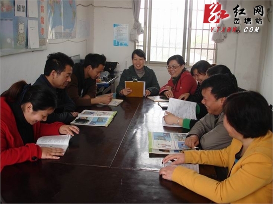 唐育新：扎根农村乐其中，献身教育终不悔