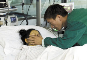 男子连续4天用孩子哭声唤醒昏迷妻子