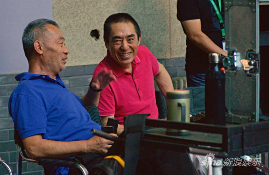 张艺谋出现在《杨贵妃》开机现场，与田壮壮交谈