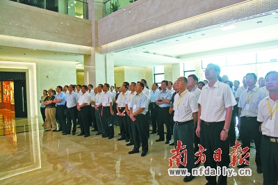 “三纪班”学员们到省反腐倡廉教育基地接受教育。