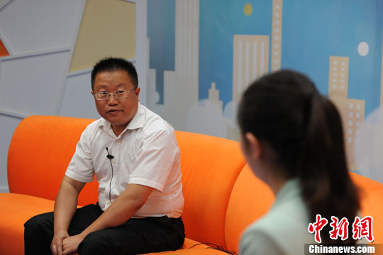 公共管理专家毛寿龙 中新网 张龙云/摄