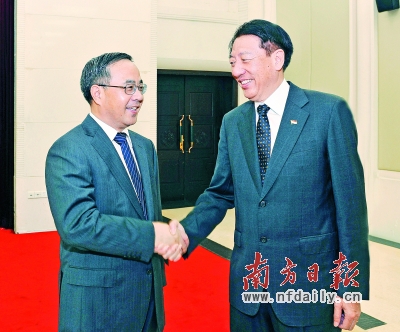 昨日，省委书记胡春华会见新加坡副总理张志贤。王辉 罗文清 摄