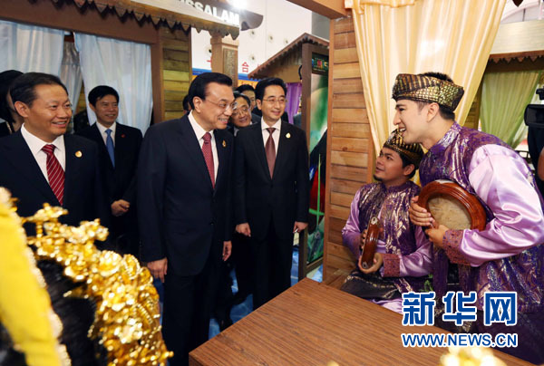   9月3日，中共中央政治局常委、国务院总理李克强在南宁参观中国－东盟博览会展馆。新华社记者 姚大伟 摄