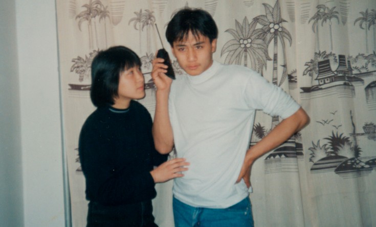 [视频]刘烨自晒童年萌照 青涩小伙儿目光囧(图