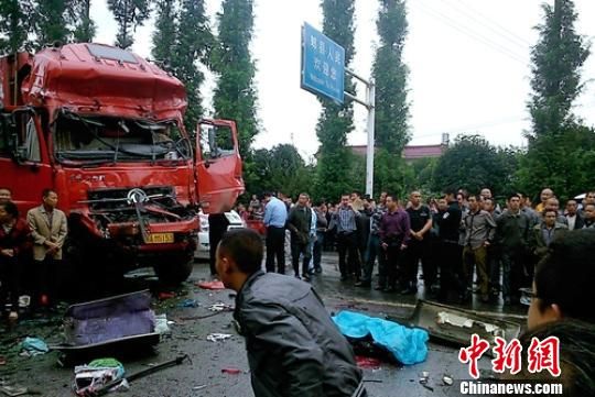 事故现场。 喻海静 摄