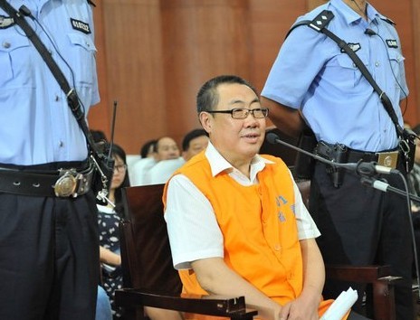 [视频]表哥杨达才一审获刑14年 宣判时仍面带