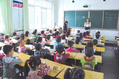 巴中二小实施“阳光位置”。