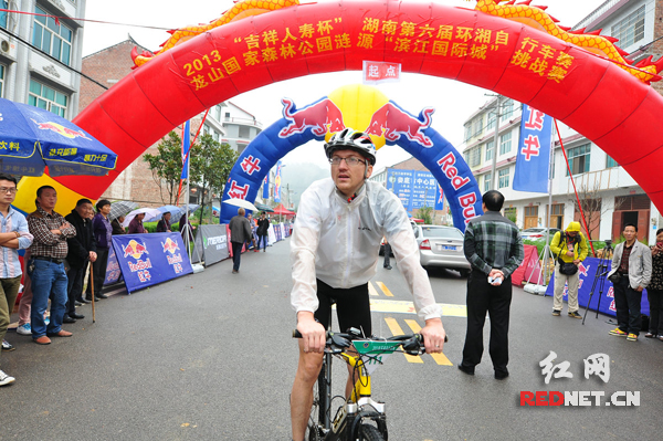 6日上午，第六届环湘自行车赛龙山国家森林公园挑战赛结束。