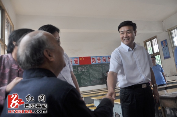 周骥、熊超群带队分赴校园开展教师节慰问(组