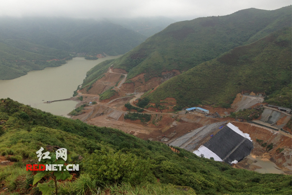 位于山体之间雷坪矿区重金属污染综合治理工程。