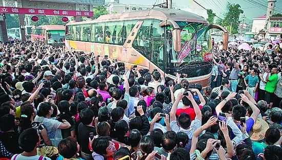 “超级中学”背后是“超级利益”