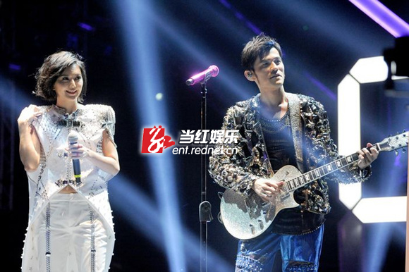 周杰伦“魔天伦”隔空对唱邓丽君 孙燕姿李玟轮番助阵0WA2_8.jpg