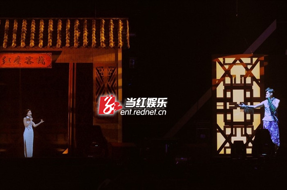 周杰伦“魔天伦”隔空对唱邓丽君