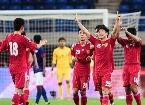 [视频]杨旭头槌郑龙传射 国足2-0马来取连胜