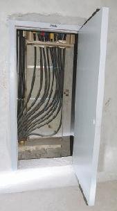 男孩被绑一平米配电室 上演真人版“密室逃脱”