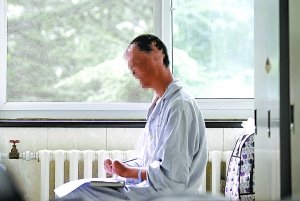 烧伤男孩两度高考终成功 来京盼“改头换面”