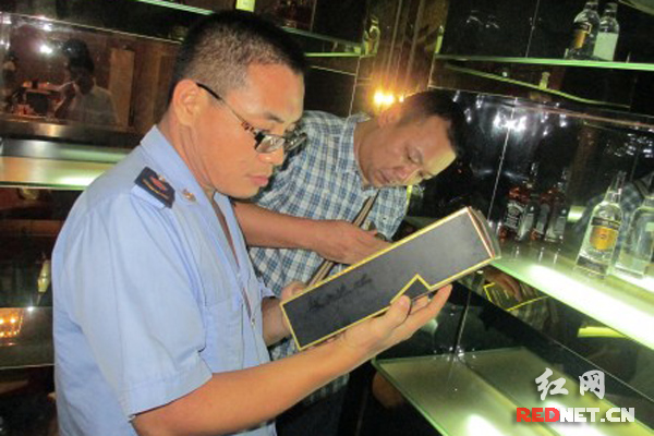 保两节酒类消费安全 醴陵工商开展酒类市场突