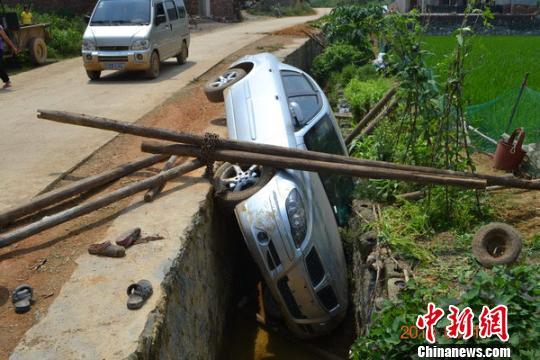 图为事故现场。 卢芳摄