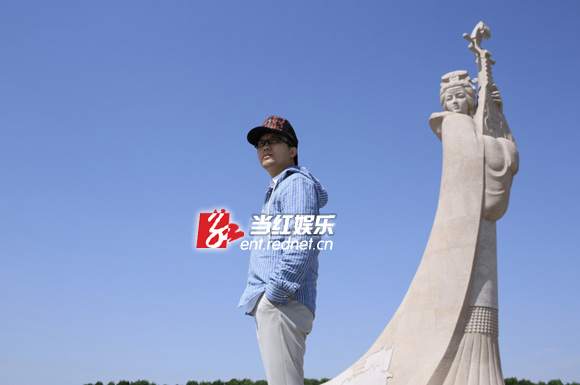 李玉刚和“昭君”合影