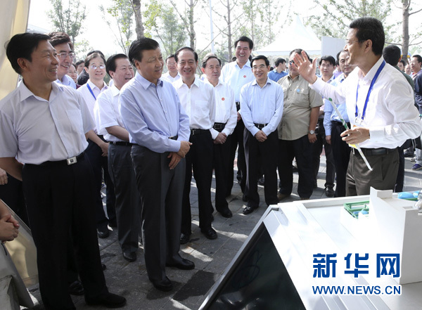 9月14日,中共中央政治局常委、中央书记处书记刘云山在北京园博园,同首都群众一起参加全国科普日北京主场活动。 新华社记者 庞兴雷摄