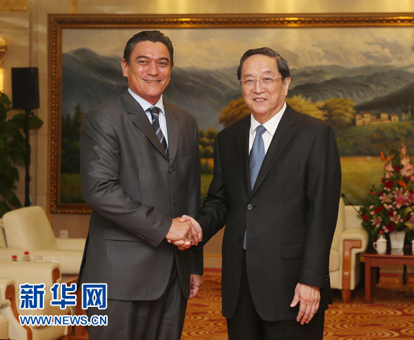 9月14日,全国政协主席俞正声在宁夏银川会见来华出席中国-阿拉伯国家博览会的瓦努阿图总理卡凯塞斯。新华社记者刘卫兵摄