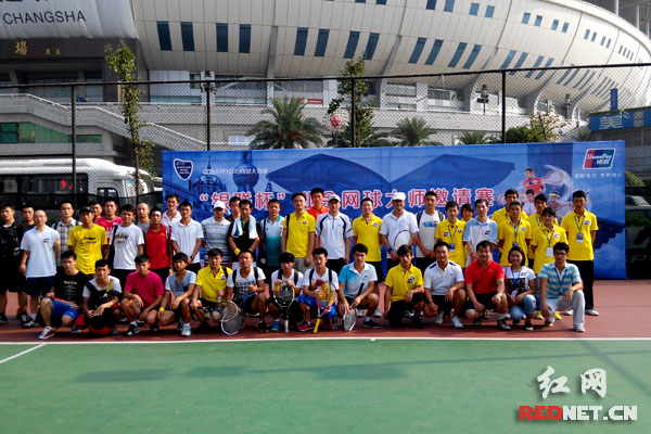 “银联杯”业余网球大师赛长沙分站赛开战,来自湖南银行业和银联持卡人的64名代表参与对决。