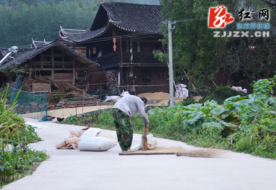红网张家界站记者编辑采风行走进石堰坪