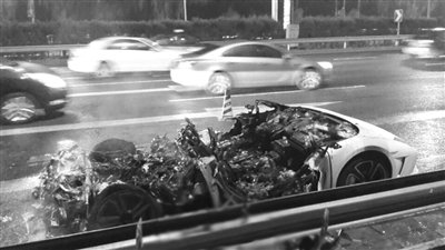 兰博基尼上路第2天自燃 4S店称检验后退换新车