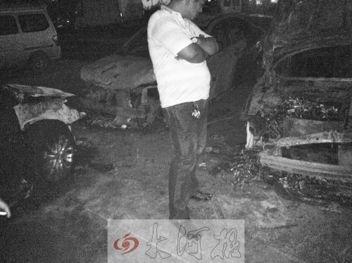 私自改装轿车突自燃爆炸 烧毁旁边5辆车(图)