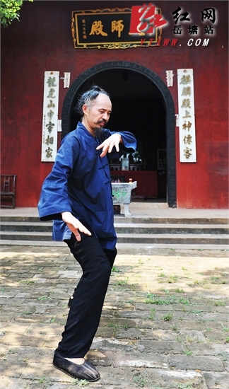 感受道教文化 岳塘新闻网网友采风天师宫（图）