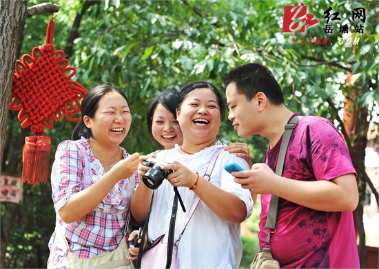 感受道教文化 岳塘新闻网网友采风天师宫（图）